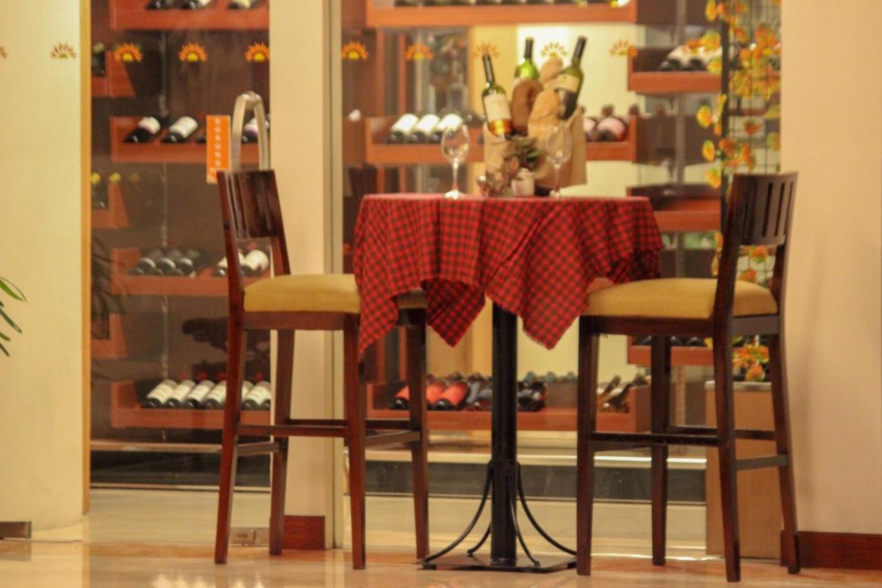 Grand Surya Hotel Kediri Kediri  Luaran gambar