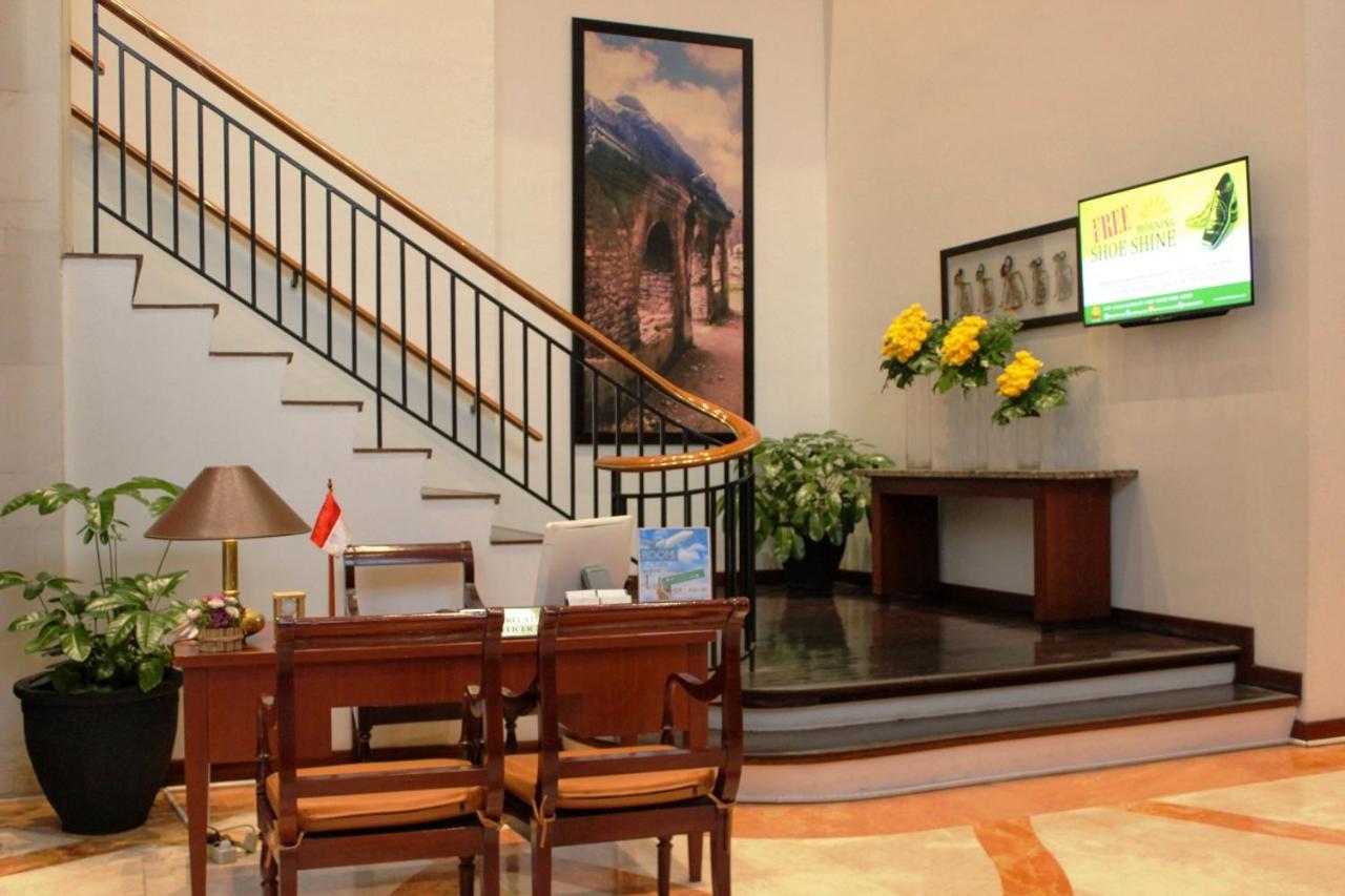 Grand Surya Hotel Kediri Kediri  Luaran gambar