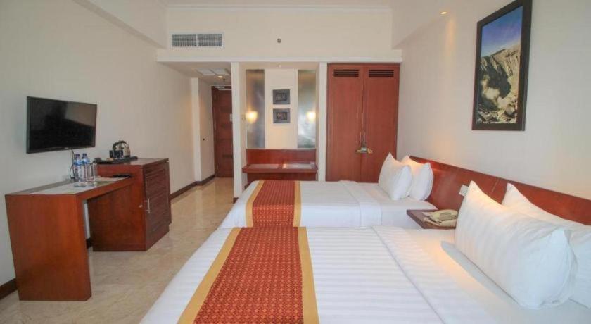 Grand Surya Hotel Kediri Kediri  Luaran gambar