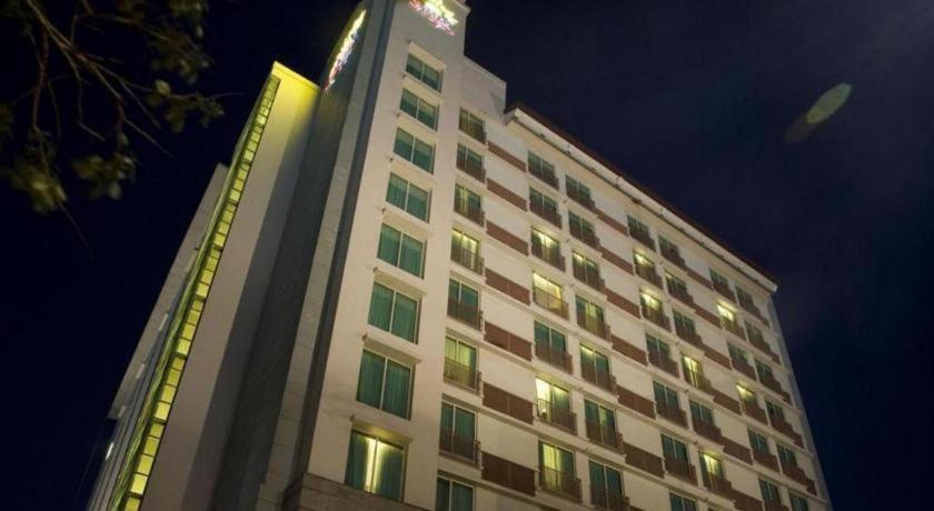 Grand Surya Hotel Kediri Kediri  Luaran gambar